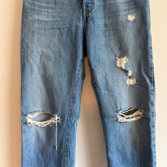 Levi's Women's 501 Original Fit Button Fly Classic Distressed Jeans 25 - Picture 4 of 10